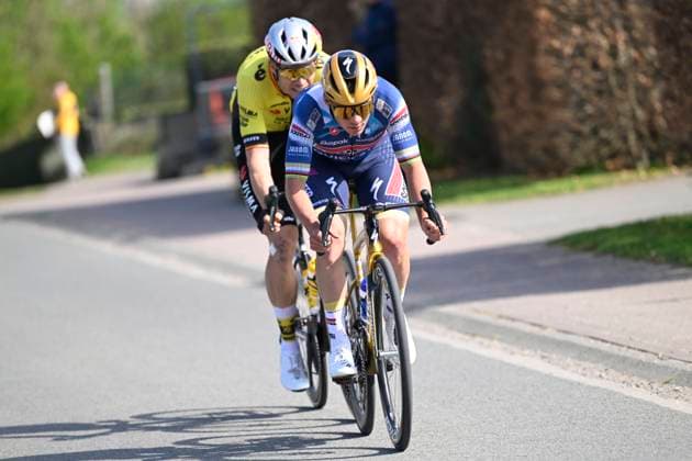 Brabantse Pijl 2025 cycling race OVERIJSE, BELGIUM - APRIL 18 : Evenepoel Remco (BEL) of Soudal - Quick Step and Van Aert Wout (BEL) of Team Visma - Lease a Bike during the Men Elite UCI 1.Pro 65th Flanders Classics Brabantse Pijl cycling race with start in Beersel and finish in Overijse (175,4 km) on April 18, 2025 in Overijse, Belgium, 18 04 2025 ( Motordriver Kenny Verfaillie & Overijse Belgium  Copyright: xNicoxVereeckenx