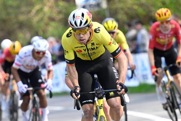 Brabantse Pijl 2025 cycling race OVERIJSE, BELGIUM - APRIL 18 : Van Aert Wout (BEL) of Team Visma - Lease a Bike during the Men Elite UCI 1.Pro 65th Flanders Classics Brabantse Pijl cycling race with start in Beersel and finish in Overijse (175,4 km) on April 18, 2025 in Overijse, Belgium, 18 04 2025 ( Motordriver Kenny Verfaillie & Overijse Belgium  Copyright: xNicoxVereeckenx