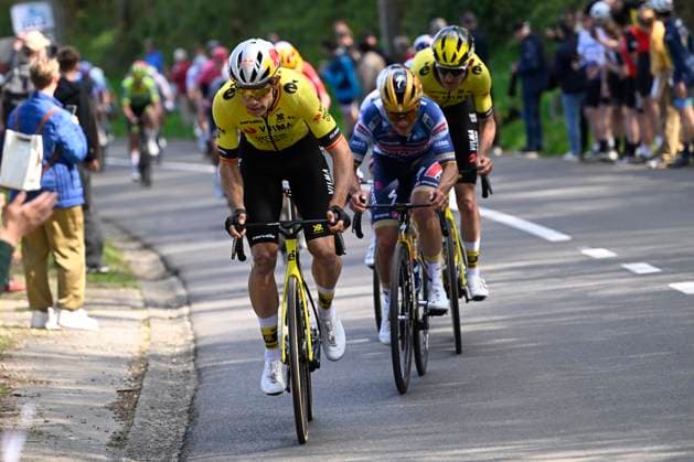 Brabantse Pijl 2025 cycling race OVERIJSE, BELGIUM - APRIL 18 : Van Aert Wout (BEL) of Team Visma - Lease a Bike, Evenepoel Remco (BEL) of Soudal - Quick Step during the Men Elite UCI 1.Pro 65th Flanders Classics Brabantse Pijl cycling race with start in Beersel and finish in Overijse (175,4 km) on April 18, 2025 in Overijse, Belgium, 18 04 2025 ( Motordriver Kenny Verfaillie & Overijse Belgium  Copyright: xNicoxVereeckenx