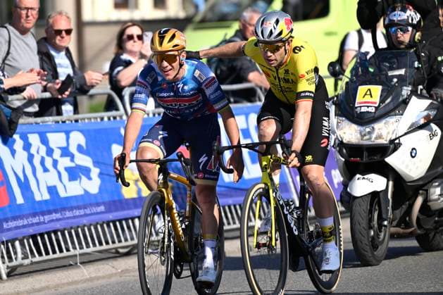 Brabantse Pijl 2025 cycling race OVERIJSE, BELGIUM - APRIL 18 : Evenepoel Remco (BEL) of Soudal - Quick Step wins and Van Aert Wout (BEL) of Team Visma - Lease a Bike during the Men Elite UCI 1.Pro 65th Flanders Classics Brabantse Pijl cycling race with start in Beersel and finish in Overijse (175,4 km) on April 18, 2025 in Overijse, Belgium, 18 04 2025 ( Motordriver Kenny Verfaillie & Overijse Belgium  Copyright: xNicoxVereeckenx