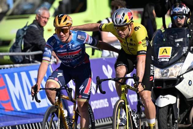 Brabantse Pijl 2025 cycling race OVERIJSE, BELGIUM - APRIL 18 : Evenepoel Remco (BEL) of Soudal - Quick Step wins and Van Aert Wout (BEL) of Team Visma - Lease a Bike during the Men Elite UCI 1.Pro 65th Flanders Classics Brabantse Pijl cycling race with start in Beersel and finish in Overijse (175,4 km) on April 18, 2025 in Overijse, Belgium, 18 04 2025 ( Motordriver Kenny Verfaillie & Overijse Belgium  Copyright: xNicoxVereeckenx
