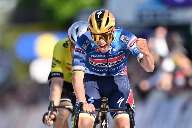 Brabantse Pijl 2025 cycling race OVERIJSE, BELGIUM - APRIL 18 : Evenepoel Remco (BEL) of Soudal - Quick Step wins and Van Aert Wout (BEL) of Team Visma - Lease a Bike during the Men Elite UCI 1.Pro 65th Flanders Classics Brabantse Pijl cycling race with start in Beersel and finish in Overijse (175,4 km) on April 18, 2025 in Overijse, Belgium, 18 04 2025 ( Motordriver Kenny Verfaillie & Overijse Belgium  Copyright: xJanxDexMeuleneirx