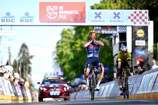 Brabantse Pijl 2025 cycling race OVERIJSE, BELGIUM - APRIL 18 : Evenepoel Remco (BEL) of Soudal - Quick Step wins and Van Aert Wout (BEL) of Team Visma - Lease a Bike during the Men Elite UCI 1.Pro 65th Flanders Classics Brabantse Pijl cycling race with start in Beersel and finish in Overijse (175,4 km) on April 18, 2025 in Overijse, Belgium, 18 04 2025 ( Motordriver Kenny Verfaillie & Overijse Belgium  Copyright: xJanxDexMeuleneirx