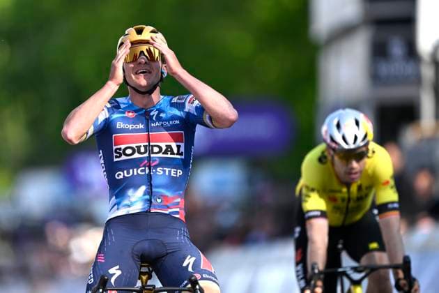 Brabantse Pijl 2025 cycling race OVERIJSE, BELGIUM - APRIL 18 : Evenepoel Remco (BEL) of Soudal - Quick Step wins and Van Aert Wout (BEL) of Team Visma - Lease a Bike during the Men Elite UCI 1.Pro 65th Flanders Classics Brabantse Pijl cycling race with start in Beersel and finish in Overijse (175,4 km) on April 18, 2025 in Overijse, Belgium, 18 04 2025 ( Motordriver Kenny Verfaillie & Overijse Belgium  Copyright: xJanxDexMeuleneirx