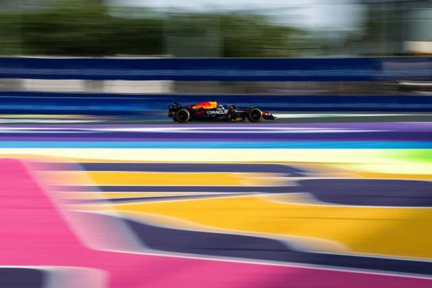 F1 - SAUDI ARABIAN GRAND PRIX 2025 01 VERSTAPPEN Max (nld), Red Bull Racing RB21, action during the Formula 1 STC Saudi Arabian Grand Prix 2025, 5th round of the 2025 FIA Formula One World Championship, WM, Weltmeisterschaft from April 18 to 20, 2025 on the Jeddah Corniche Circuit, in Jeddah, Saudi Arabia - JeddahSaudi Arabia  Copyright: xFLORENTxGOODENx