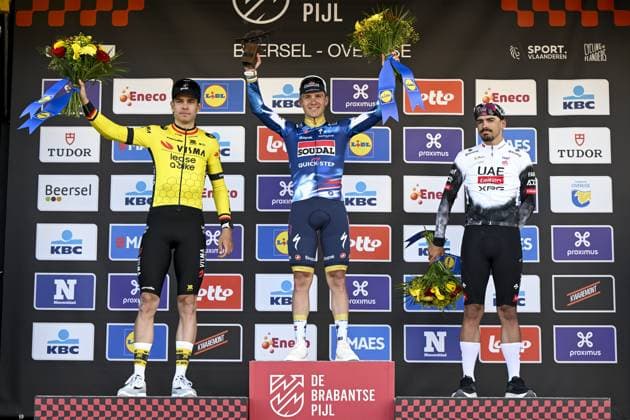 Sport Bilder des Tages Belgian Wout van Aert of Team Visma-Lease a Bike, Belgian Remco Evenepoel of Soudal Quick-Step and Portuguese Antonio Morgado of UAE Team Emirates pictured on the podium after the men s Brabantse Pijl one day cycling race, 162,5km from Huizingen, Beersel to Overijse on Friday 18 April 2025. TOM GOYVAERTS TomxGoyvaerts  x121161959x