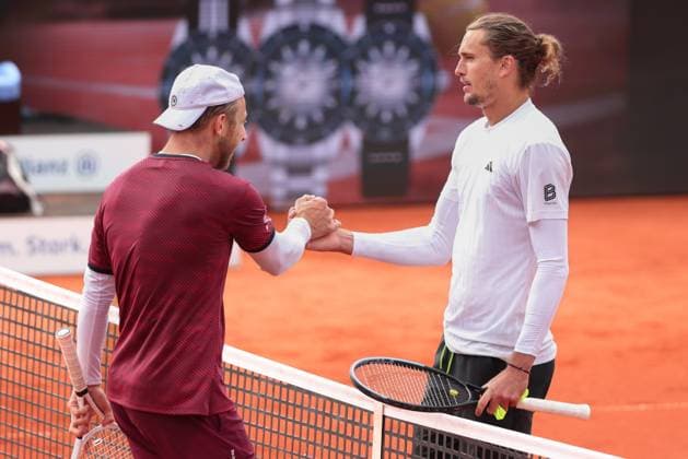 Tallon Griekspoor congratulates the winner Alexander Zverev Tennis BMW Open 2025 ATP 500 MTTC Iphitos Munich Germany April 18, 2025 Copyright: xJuergenxHasenkopfx