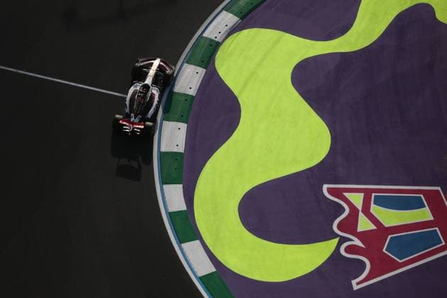 F1 Saudi Arabian Grand Prix 2025 Practice 1 Esteban Ocon of Haas during first practice ahead of the Formula 1 Saudi Arabian Grand Prix at Jeddah Corniche Circuit in Jeddah, Saudi Arabia on April 18, 2025. Jeddah Saudi Arabia  Copyright: xJakubxPorzyckix originalFilename:porzycki-f1saudia250418_npoU8.jpg