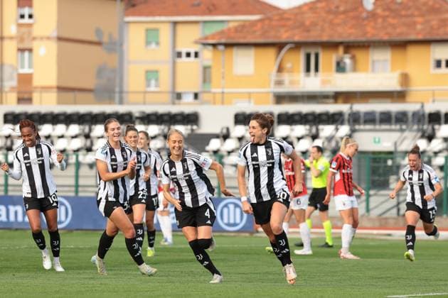 Biella, Italy, 18th April 2025. Cristiana Girelli of Juventus celebrates with team mates after scoring to give the side a 1-0 lead during the Juventus Women vs AC Milan Women Serie A Femminile match at Stadio Vittorio Pozzo, Biella. Picture credit should read: Jonathan Moscrop Sportimage EDITORIAL USE ONLY. No use with unauthorised audio, video, data, fixture lists, club league logos or live services. Online in-match use limited to 120 images, no video emulation. No use in betting, games or single club league player publications. SPI_004_JM_JUVE_MILAN_FEMM_ SPI-3835-0004