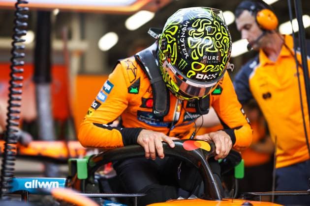 F1 Grand Prix Of Saudi Arabia: Practice Lando Norris of Great Britain and the McLaren F1 Team jumps into the car before the first practice ahead of the F1 Grand Prix of Saudi Arabia at Jeddah Corniche Circuit in Jeddah, Saudi Arabia, on April 18, 2025. Jeddah Mecca Saudi Arabia  Copyright: xPaddockerx originalFilename:paddocker-f1grandp250418_npgd8.jpg