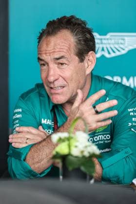 F1 Grand Prix Of Saudi Arabia: Practice Jefferson Slack, Managing Director, Commercial and Marketing at Aston Martin Aramco Formula One Team, looks on during practice ahead of the F1 Grand Prix of Saudi Arabia at Jeddah Corniche Circuit in Jeddah, Saudi Arabia, on April 18, 2025. Jeddah Mecca Saudi Arabia  Copyright: xPaddockerx originalFilename:paddocker-f1grandp250418_npOhB.jpg