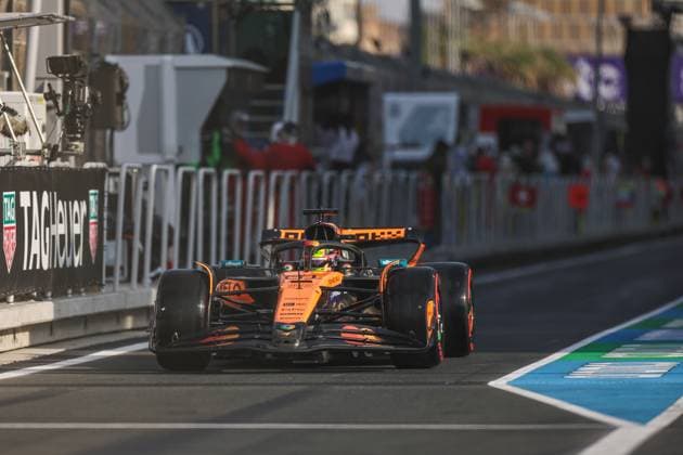 F1 Grand Prix Of Saudi Arabia: Practice Oscar Piastri of Australia drives the (81) McLaren MCL39 Mercedes during practice ahead of the F1 Grand Prix of Saudi Arabia at Jeddah Corniche Circuit in Jeddah, Saudi Arabia, on April 18, 2025. Jeddah Mecca Saudi Arabia  Copyright: xPaddockerx originalFilename:paddocker-f1grandp250418_npzza.jpg