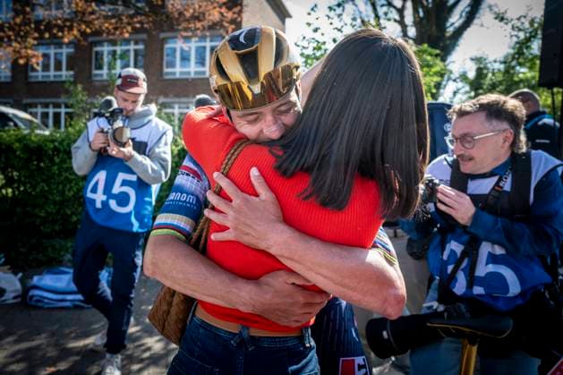 Brabantse Pijl 2025 cycling race OVERIJSE, BELGIUM - APRIL 18 : Evenepoel Remco (BEL) of Soudal - Quick Step celebrates the win with his wife Oumaima Rayane during the Men Elite UCI 1.Pro 65th Flanders Classics Brabantse Pijl cycling race with start in Beersel and finish in Overijse (175,4 km) on April 18, 2025 in Overijse, Belgium, 18 04 2025 ( Motordriver Kenny Verfaillie & Overijse Belgium  Copyright: xJanxDexMeuleneirx