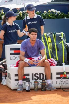 72 Barcelona Open Banc de Sabadell. Conde de Godo Trophy. Real Club de Tenis Barcelona. April 18,2025 72 Barcelona Open Banc de Sabadell. Conde de Godo Trophy. Real Club de Tenis Barcelona. April 18,2025 Carlos Alcaraz during the quarterfinal match match between Carlos Alcaraz and Alex de Minaur of the ATP, Tennis Herren Barcelona Open Banc de Sabadell tennis tournament Trofeo Conde de Godo played at the Real Club de Tenis Barcelona. April 18, 2025. Barcelona ESP Copyright: xS.xRosx