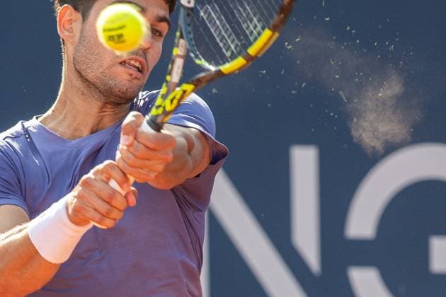 72 Barcelona Open Banc de Sabadell. Conde de Godo Trophy. Real Club de Tenis Barcelona. April 18,2025 72 Barcelona Open Banc de Sabadell. Conde de Godo Trophy. Real Club de Tenis Barcelona. April 18,2025 Carlos Alcaraz during the quarterfinal match match between Carlos Alcaraz and Alex de Minaur of the ATP, Tennis Herren Barcelona Open Banc de Sabadell tennis tournament Trofeo Conde de Godo played at the Real Club de Tenis Barcelona. April 18, 2025. Barcelona ESP Copyright: xS.xRosx