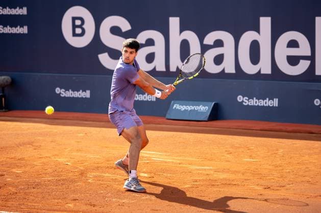 72 Barcelona Open Banc de Sabadell. Conde de Godo Trophy. Real Club de Tenis Barcelona. April 18,2025 72 Barcelona Open Banc de Sabadell. Conde de Godo Trophy. Real Club de Tenis Barcelona. April 18,2025 Carlos Alcaraz during the quarterfinal match match between Carlos Alcaraz and Alex de Minaur of the ATP, Tennis Herren Barcelona Open Banc de Sabadell tennis tournament Trofeo Conde de Godo played at the Real Club de Tenis Barcelona. April 18, 2025. Barcelona ESP Copyright: xS.xRosx