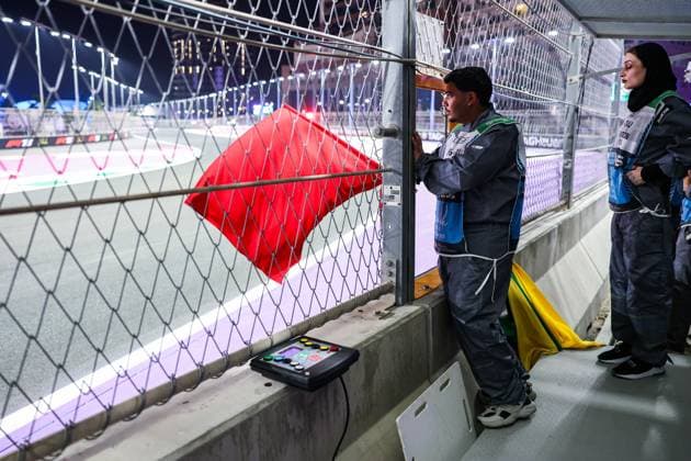 F1 - SAUDI ARABIAN GRAND PRIX 2025 marshall, commissaire de piste, marshal, marshalls, marshals red flag, drapeau rouge during the Formula 1 STC Saudi Arabian Grand Prix 2025, 5th round of the 2025 FIA Formula One World Championship, WM, Weltmeisterschaft from April 18 to 20, 2025 on the Jeddah Corniche Circuit, in Jeddah, Saudi Arabia - JeddahSaudi Arabia Copyright: xANTONINxVINCENTx