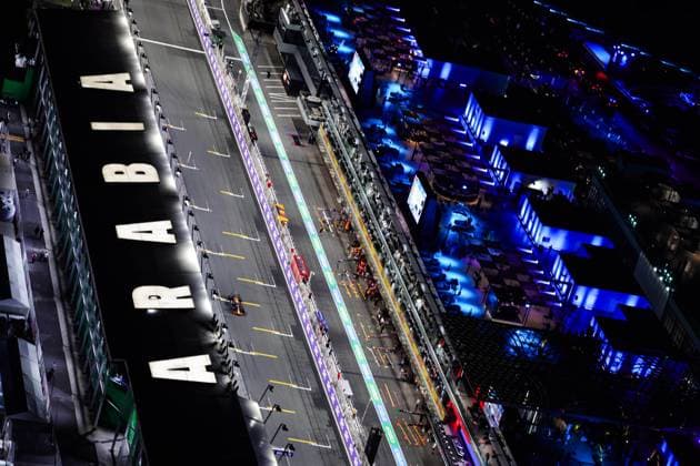 F1 - SAUDI ARABIAN GRAND PRIX 2025 22 TSUNODA Yuki (jap), Red Bull Racing RB21, action during the Formula 1 STC Saudi Arabian Grand Prix 2025, 5th round of the 2025 FIA Formula One World Championship, WM, Weltmeisterschaft from April 18 to 20, 2025 on the Jeddah Corniche Circuit, in Jeddah, Saudi Arabia - JeddahSaudi Arabia  Copyright: xFLORENTxGOODENx