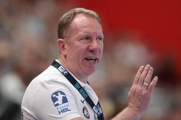 17 04 2025, xtgx, Handball, Daikin HBL, 1 VfL Potsdam HSG Wetzlar v l Frank Carstens Wetzlar, Coach Potsdam