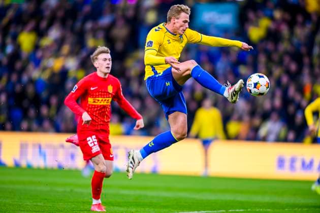 Championship game Superliga Brondby IF vs FC Nordsjaelland 18 04 2025 2 BIF Sebastian Sebulonsen Championship game Superliga Brondby IF vs FC Nordsjaelland 18 04 2025 Brondby, Denmark 18 April, 2025 UK Superliga Brondby IF vs FC Nordsjaelland, Brondby Stadion, Brondby, Denmark Brondby Stadion Denmark Copyright: xMichaelxBarrettxBoesenx
