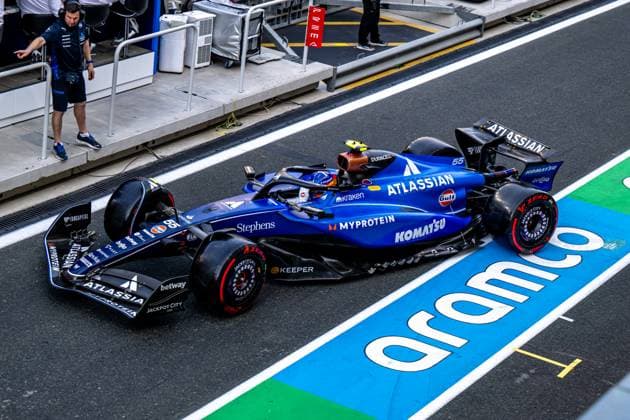 JEDDAH CORNICHE CIRCUIT, SAUDI ARABIA - APRIL 18: Carlos Sainz, Williams Racing FW47 from Spain during the Saudi Arabian Grand Prix at Jeddah Corniche Circuit on Friday April 18, 2025 in Jeddah, Saudi Arabia (Photo by Michael Potts BSR Agency)