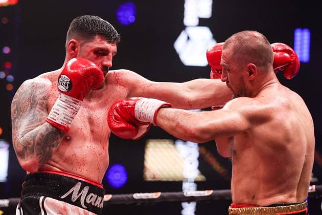 Sport Themen der Woche KW16 Sport Bilder des Tages RUSSIA, CHELYABINSK - APRIL 19, 2025: Germany s Artur Mann (L) and Russia s Sergey Kovalev fight in the main event bout during the 2025 IBA.Pro 2 (IBA Night of Champions) boxing tournament at Yunost Arena. Peter Kovalev TASS  79944778