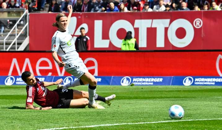19 04 2024 Soccer season 2024 2025 2 Soccer Bundesliga 30 Matchday 1 FC Nuremberg FCN Club SC Paderborn 07 SCP Sportfoto Zink xwoxzix DFL regulations prohibit any use of photographs as image sequences and or quasi video only for editorial use Mahir Emreli 30, 1 FC Nuremberg FCN scores goal Goal shot for 1 0 against Felix Götze 20, SC Paderborn 07
