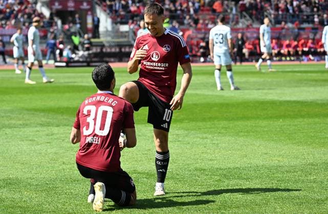 19 04 2024 Soccer Season 2024 2025 2 Soccer Bundesliga 30 Matchday 1 FC Nürnberg FCN Club SC Paderborn 07 SCP Sportfoto Zink xwoxzix DFL regulations prohibit any use of photographs as image sequences and or quasi video only for editorial use Torjubel Jubel nach Treffer Tor Torschuß zum 1 0 durch Mahir Emreli 30, 1 FC Nürnberg FCN Mahir Emreli 30, 1 FC Nürnberg FCN Julian Justvan 10, 1 FC Nürnberg FCN
