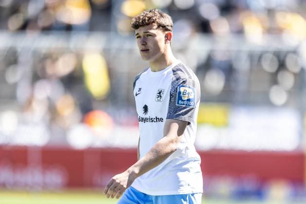 Soccer Men 3 League 34 Matchday Season 2024 2025 TSV 1860 Munich Alemannia Aachen 19 04 2025 20 Lukas Reich TSV 1860 Munich Munich Municipal Stadium an der Grü Bayern Germany