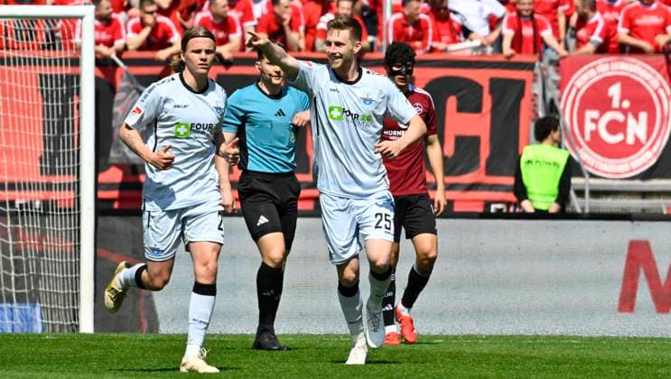 19 04 2024 Soccer Season 2024 2025 2 Soccer Bundesliga 30 Matchday 1 FC Nürnberg FCN Club SC Paderborn 07 SCP Sportfoto Zink xwoxzix DFL regulations prohibit any use of photographs as image sequences and or quasi video only for editorial use Torjubel Jubel nach Treffer Tor Torschuß zum 1 1 durch Tjark Scheller 25, SC Paderborn 07
