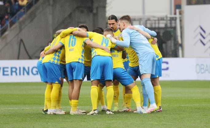 Eintracht BS vs 1 FC Kaiserslautern Braunschweig, 19 04 2025, Soccer, Season 24 25, 2 Bundesliga, Matchday 30, Eintracht Braunschweig vs 1 FC Kaiserslautern, Picture shows team circle at Eintracht Braunschweig