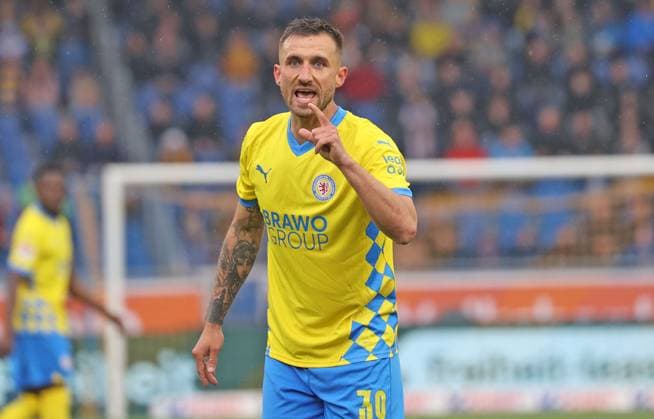 Eintracht BS vs 1 FC Kaiserslautern Braunschweig, 19 04 2025, Football, Season 24 25, 2 Bundesliga, Matchday 30, Eintracht Braunschweig vs 1 FC Kaiserslautern, Picture shows Robin Krauße BTSV, 39 Braunschweig