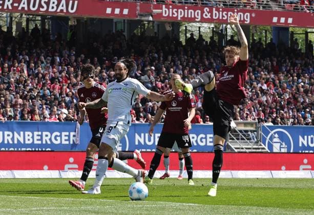 19 04 2024 Soccer Season 2024 2025 2 Soccer Bundesliga 30 Matchday 1 FC Nürnberg FCN Club SC Paderborn 07 SCP Sportfoto Zink DaMa xdaxmax DFL regulations prohibit any use of photographs as image sequences and or quasi video only for editorial use Fabio Gruber 4, 1 FC Nürnberg FCN Adriano Grimaldi 39, SC Paderborn Tim Drexler 5, 1 FC Nürnberg FCN