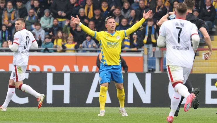 Eintracht BS vs 1 FC Kaiserslautern Braunschweig, 19 04 2025, Football, Season 24 25, 2 Bundesliga, Matchday 30, Eintracht Braunschweig vs 1 FC Kaiserslautern, Picture shows Lino Tempelmann BTSV, 20 Braunschweig
