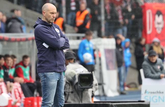 Eintracht BS vs 1 FC Kaiserslautern Braunschweig, 19 04 2025, Football, Season 24 25, 2 Bundesliga, Matchday 30, Eintracht Braunschweig vs 1 FC Kaiserslautern, Picture shows Eintracht coach Daniel Scherning Braunschweig