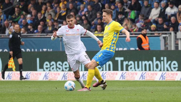 Eintracht BS vs 1 FC Kaiserslautern Braunschweig, 19 04 2025, Soccer, Season 24 25, 2 Bundesliga, Matchday 30, Eintracht Braunschweig vs 1 FC Kaiserslautern, Picture shows Paul Jaeckel BTSV, 3 Braunschweig