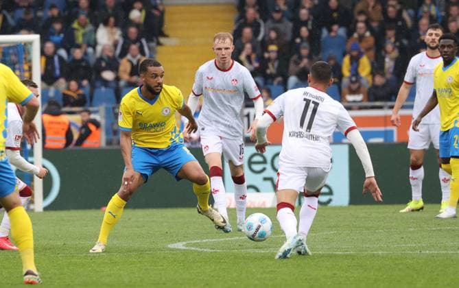 Eintracht BS vs 1 FC Kaiserslautern Braunschweig, 19 04 2025, Football, Season 24 25, 2 Bundesliga, Matchday 30, Eintracht Braunschweig vs 1 FC Kaiserslautern, Picture shows Leon Bell Bell BTSV, 19 Braunschweig