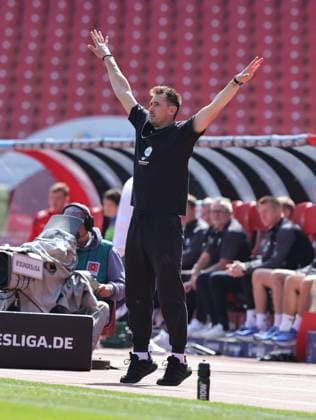 19 04 2024 Soccer Season 2024 2025 2 Soccer Bundesliga 30 Matchday 1 FC Nürnberg FCN Club SC Paderborn 07 SCP Sportfoto Zink DaMa xdaxmax DFL regulations prohibit any use of photographs as image sequences and or quasi video only for editorial use Miroslav Miro Klose Trainer 1 FC Nürnberg FCN indicates gestures directs gives instructions