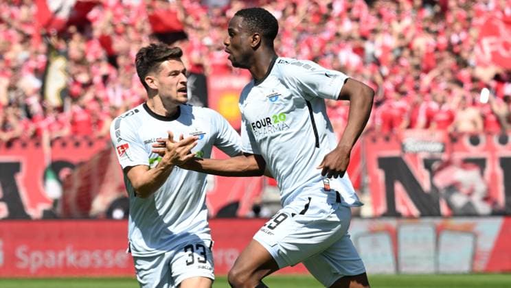 19 04 2024 Soccer Season 2024 2025 2 Soccer Bundesliga 30 Matchday 1 FC Nürnberg FCN Club SC Paderborn 07 SCP Sportfoto Zink xwoxzix DFL regulations prohibit any use of photographs as image sequences and or quasi video only for editorial use Torjubel Jubel nach Treffer Tor Torschuß zum 1 2 durch Ilyas Ansah 29, SC Paderborn 07 Ilyas Ansah 29, SC Paderborn 07 Marcel Hoffmeier 33, SC Paderborn