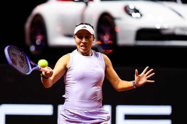 in the picture Jessica Pegula Ekaterina Alexandrova vs Jessica Pegula USA GER, Porsche Tennis Grand Prix GP Stuttgart 2025, WTA500, 19 04 2025 GER, Porsche Tennis Grand Prix GP Stuttgart 2025, WTA500, 19 04 2025 Stuttgart Copyright: xEibner-Pressefoto RogerxBuerkex EP