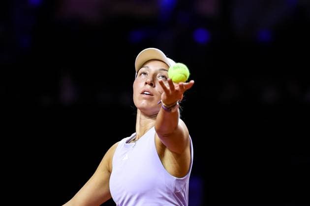 in the picture Jessica Pegula Ekaterina Alexandrova vs Jessica Pegula USA GER, Porsche Tennis Grand Prix GP Stuttgart 2025, WTA500, 19 04 2025 GER, Porsche Tennis Grand Prix GP Stuttgart 2025, WTA500, 19 04 2025 Stuttgart Copyright: xEibner-Pressefoto RogerxBuerkex EP