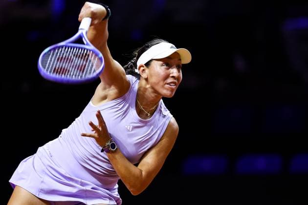 in the picture Jessica Pegula Ekaterina Alexandrova vs Jessica Pegula USA GER, Porsche Tennis Grand Prix GP Stuttgart 2025, WTA500, 19 04 2025 GER, Porsche Tennis Grand Prix GP Stuttgart 2025, WTA500, 19 04 2025 Stuttgart Copyright: xEibner-Pressefoto RogerxBuerkex EP