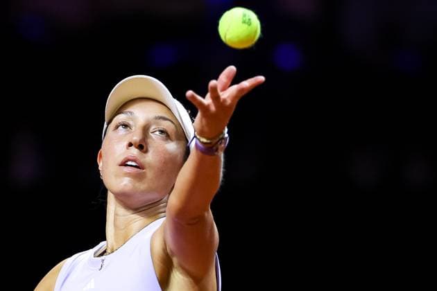 in the picture Jessica Pegula Ekaterina Alexandrova vs Jessica Pegula USA GER, Porsche Tennis Grand Prix GP Stuttgart 2025, WTA500, 19 04 2025 GER, Porsche Tennis Grand Prix GP Stuttgart 2025, WTA500, 19 04 2025 Stuttgart Copyright: xEibner-Pressefoto RogerxBuerkex EP