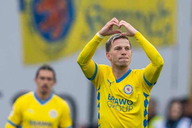 19 04 2025, Eintracht Braunschweig 1 FC Kaiserslautern, 2 Fußball Bundesliga, at Eintracht Stadion Braunschweig Lino Tempelmann cheers after his goal for 1 0 Important note According to the regulations of the DFB and the DFL, it is prohibited to use or have used photographs taken in the stadium and or of the match in the form of sequential images and or video-like photo series Copyright: xDavidxInderliedx