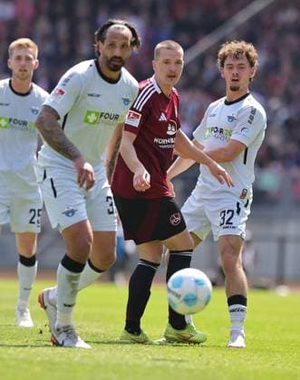 19 04 2024 Soccer Season 2024 2025 2 Soccer Bundesliga 30 Matchday 1 FC Nürnberg FCN Club SC Paderborn 07 SCP Sportfoto Zink DaMa xdaxmax DFL regulations prohibit any use of photographs as image sequences and or quasi video only for editorial use Tjark Scheller 25, SC Paderborn 07 Adriano Grimaldi 39, SC Paderborn Ondrej Karafiat 44, 1 FC Nürnberg FCN Aaron Zehnter 32, SC Paderborn 07