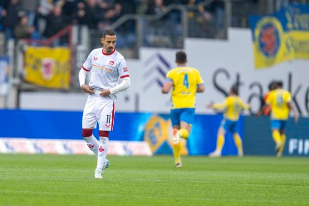 19 04 2025, Eintracht Braunschweig 1 FC Kaiserslautern, 2 Fußball Bundesliga, at Eintracht Stadion Lauterns Kenny Redondo is disappointed after the Braunschweig goal for 1 0 Important note According to the regulations of the DFB and the DFL, it is prohibited to use or have used photographs taken in the stadium and or of the match in the form of sequential images and or video-like photo series Copyright: xDavidxInderliedx