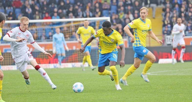 Eintracht BS vs 1 FC Kaiserslautern Braunschweig, 19 04 2025, Football, Season 24 25, 2 Bundesliga, Matchday 30, Eintracht Braunschweig vs 1 FC Kaiserslautern, Picture shows Richmond Tachie VfL, 29 Braunschweig