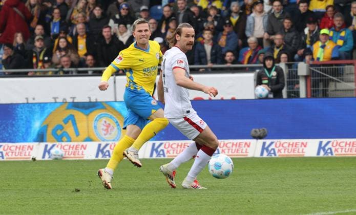 Eintracht BS vs 1 FC Kaiserslautern Braunschweig, 19 04 2025, Soccer, Season 24 25, 2 Bundesliga, Matchday 30, Eintracht Braunschweig vs 1 FC Kaiserslautern, Picture shows Lino Tempelmann BTSV, 20 scores the goal for 1 0 for Braunschweig Braunschweig in this scene