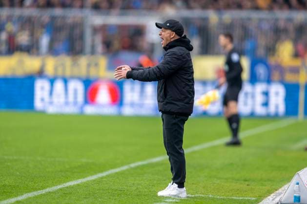 19 04 2025, Eintracht Braunschweig 1 FC Kaiserslautern, 2 Fußball Bundesliga, in Eintracht Stadion Lauterns coach Markus Anfang reacts Important note According to the regulations of the DFB and the DFL, it is prohibited to use or have used photographs taken in the stadium and or of the match in the form of sequential images and or video-like photo series Copyright: xDavidxInderliedx