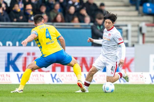 19 04 2025, Eintracht Braunschweig 1 FC Kaiserslautern, 2 Fußball Bundesliga, at Eintracht Stadion Braunschweigs Jannis Nikolaou l and Lauterns Daisuke Yokota fight for the ball Important note According to the regulations of the DFB and the DFL, it is prohibited to use or have used photographs taken in the stadium and or of the match in the form of sequential images and or video-like photo series Copyright: xDavidxInderliedx